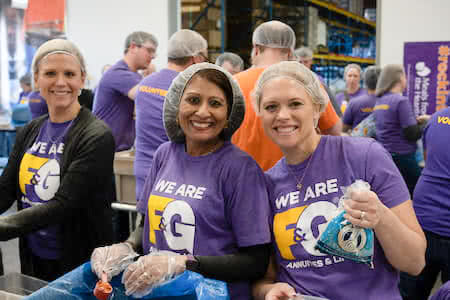 F&G teammates volunteering at Meals for the Heartland